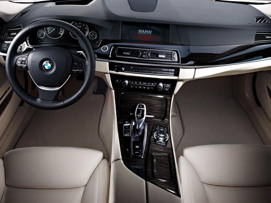  BMW 535i Sedan 2010 года  (фото 7 из 16)